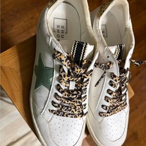 ShuShop White Sneakers with Green Star and Leopard Laces
